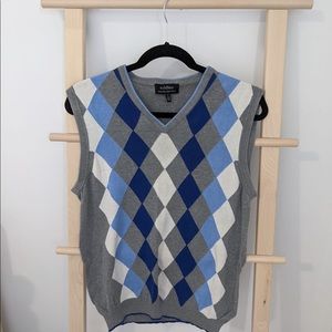 Men’s le chateau sweater vest in small